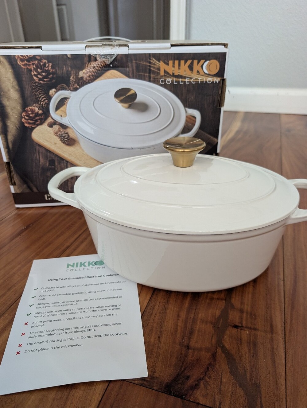 Nikko 4 Quart White Enameled Dutch Oven with Brass Knob New In Box ❤️